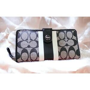 Coach leather, patent leather, black, white, bi-fold style, clutch wallet
